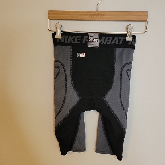 Nike PRO Combat Black and Gray Sliding Short - Picture 4 of 4